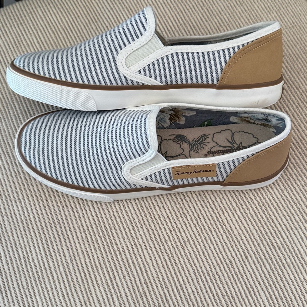 Tommy Bahama white and blue striped canvas slip-on sneakers. Nwt’s sz 7.5 - Picture 4 of 6